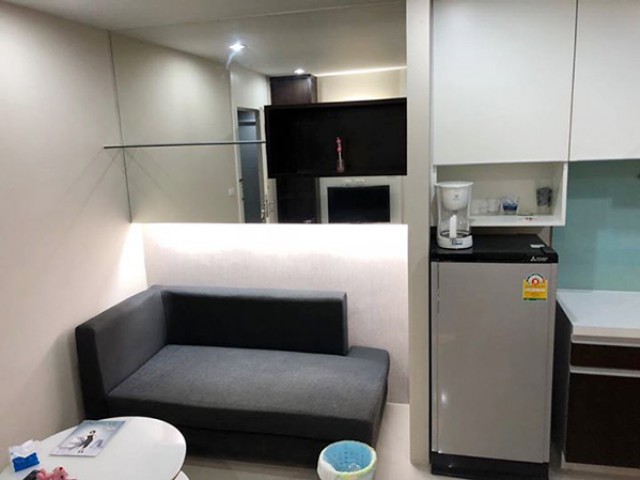 6A111817 ให้เช่าคอนโดย่านเศรษฐกิจ วิวเมือง พื้นที่ 30 ตรม. เฟอร์นิเจอร์ครบครัน