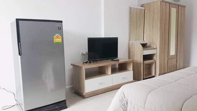 6A101340ให้เช่าคอนโดย่านเศรษฐกิจ วิวออกถนน พื้นที่ 30 ตรม. เฟอร์นิเจอร์ครบครัน