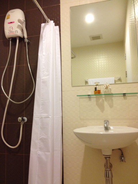 6A40388ให้เช่าคอนโดย่านเศรษฐกิจ วิวฝั่งออกวิลล่ามาเก็ต พื้นที่ 28 ตรม.