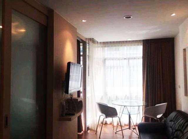 6A60167 ให้เช่าคอนโดย่านเศรษฐกิจ วิวสระ พื้นที่ 32 ตรม. เฟอร์นิเจอร์ครบครัน