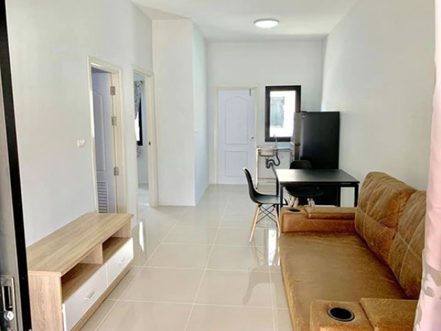 6A20084 ให้เช่าบ้านแฝดชั้นเดียวในโครงการใกล้สนามบิน พื้นที่ 21 ตรว. พร้อมเฟอร์