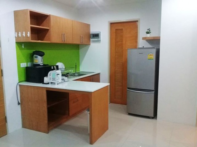 6A111825 ให้เช่าคอนโดย่านเศรษฐกิจ วิวสระ พื้นที่ 36.15 ตรม. เฟอร์นิเจอร์ครบครัน