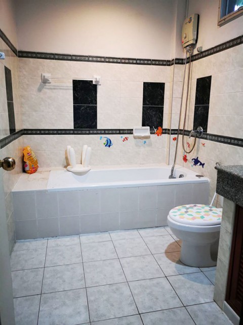 6A91006 ให้เช่าบ้านเดี่ยว 2 ชั้น บ้านหลังใหญ่ พื้นที่ 130 ตรว.