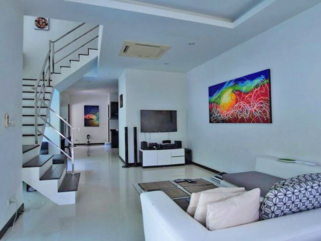 6A80503 ให้เช่าPool Villa สไตล์โมเดิร์น พื้นที่ 200 ตรม. พร้อมสระว่ายน้ำส่วนตัว.