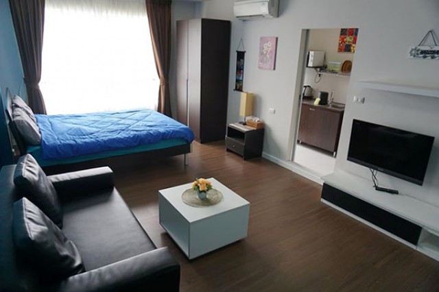 6A111831 ให้เช่าคอนโดย่านเศรษฐกิจ วิวสระน้ำ พื้นที่ 30 ตรม. เฟอร์นิเจอร์ครบครัน