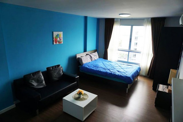 6A111831 ให้เช่าคอนโดย่านเศรษฐกิจ วิวสระน้ำ พื้นที่ 30 ตรม. เฟอร์นิเจอร์ครบครัน