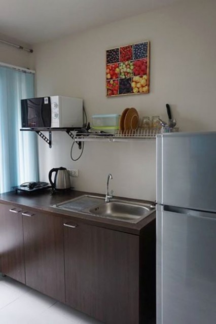 6A111831 ให้เช่าคอนโดย่านเศรษฐกิจ วิวสระน้ำ พื้นที่ 30 ตรม. เฟอร์นิเจอร์ครบครัน