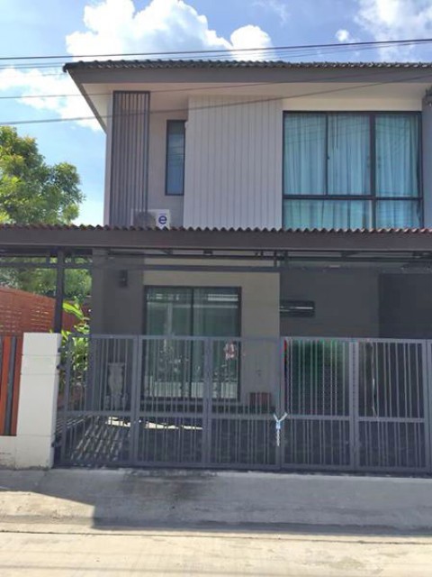 6A111833 ให้เช่าทาวน์เฮ้าส์ 2 ชั้นในโครงการย่านเศรษฐกิจ เฟอร์นิเจอร์ครบครัน