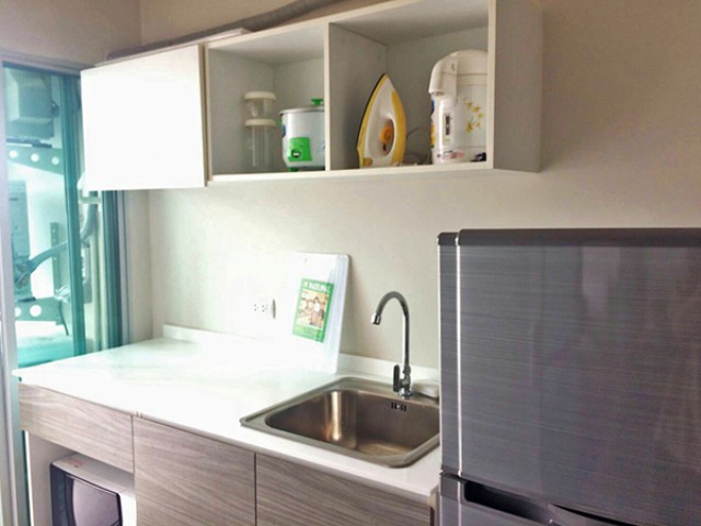 6A101358ให้เช่าคอนโดย่านเศรษฐกิจ วิวสระน้ำ พื้นที่ 30 ตรม. เฟอร์นิเจอร์ครบครัน