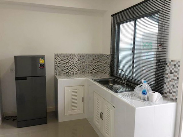 6A30029ให้เช่าทาวน์เฮ้าส์ 2 ชั้นใจกลางเมือง พื้นที่ 20 ตรว. 3 นอน 2 น้ำ