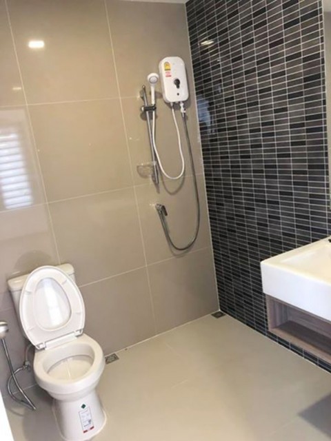 6A30029ให้เช่าทาวน์เฮ้าส์ 2 ชั้นใจกลางเมือง พื้นที่ 20 ตรว. 3 นอน 2 น้ำ