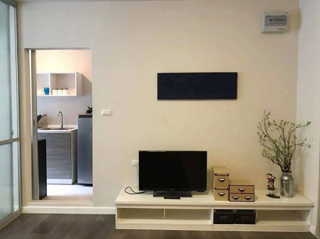 6A111826ให้เช่าคอนโดย่านเศรษฐกิจ วิวสระว่ายน้ำ พื้นที่ 30 ตรม.