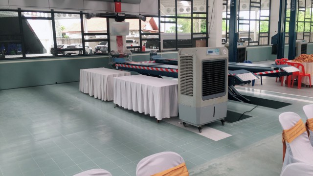 เช่าเก้าอี้เบาะนวมโต๊ะจีนรั้วจราจรเก้าอี้เต๋าช่าแอร์เช่าพัดลมไอเย็น0858125157