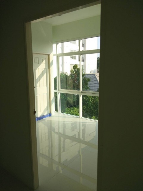 ขายอาคารพาณิชย์ใกล้หาดราไวย์ มี 1 คูหา 3 ชั้น ภูเก็ต