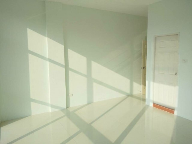 ขายอาคารพาณิชย์ใกล้หาดราไวย์ มี 1 คูหา 3 ชั้น ภูเก็ต