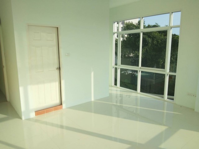 ขายอาคารพาณิชย์ใกล้หาดราไวย์ มี 1 คูหา 3 ชั้น ภูเก็ต