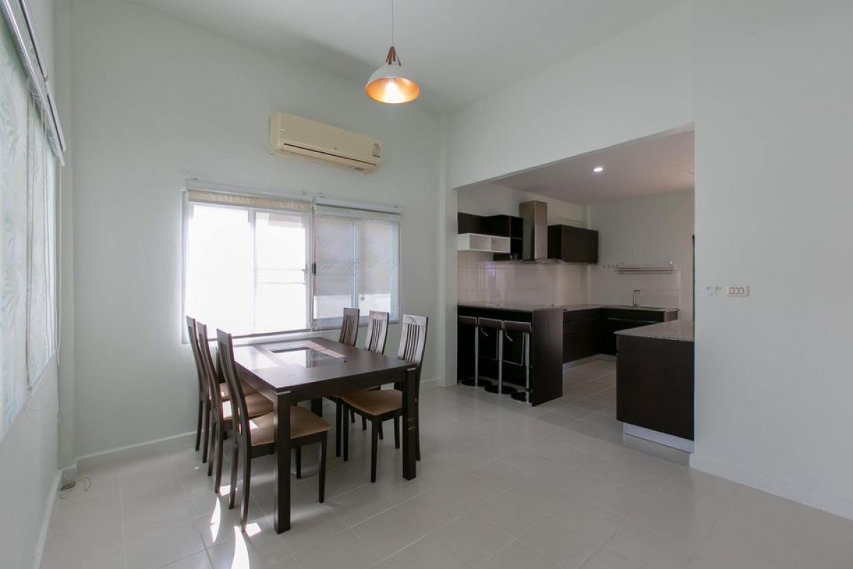 ขายบ้าน 3 ห้องนอน 2 ห้องน้ำ และมีบริเวณกว้าง พื้นที่ 78 ตารางวา