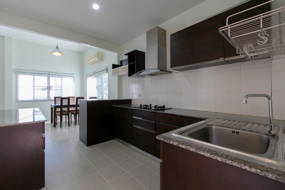 ขายบ้าน 3 ห้องนอน 2 ห้องน้ำ และมีบริเวณกว้าง พื้นที่ 78 ตารางวา