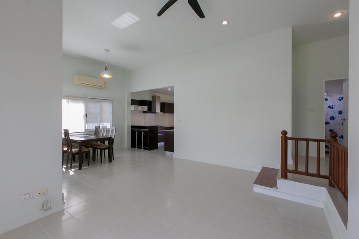 ขายบ้าน 3 ห้องนอน 2 ห้องน้ำ และมีบริเวณกว้าง พื้นที่ 78 ตารางวา