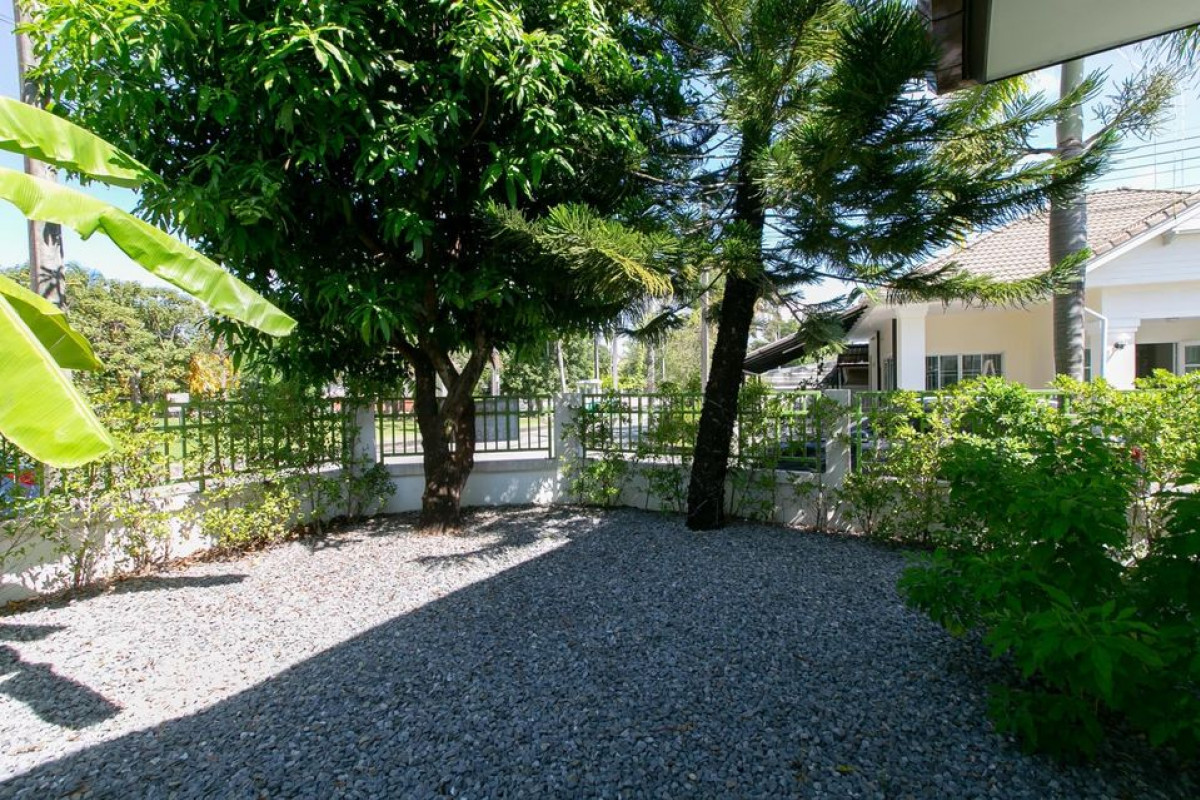 ขายบ้าน 3 ห้องนอน 2 ห้องน้ำ และมีบริเวณกว้าง พื้นที่ 78 ตารางวา