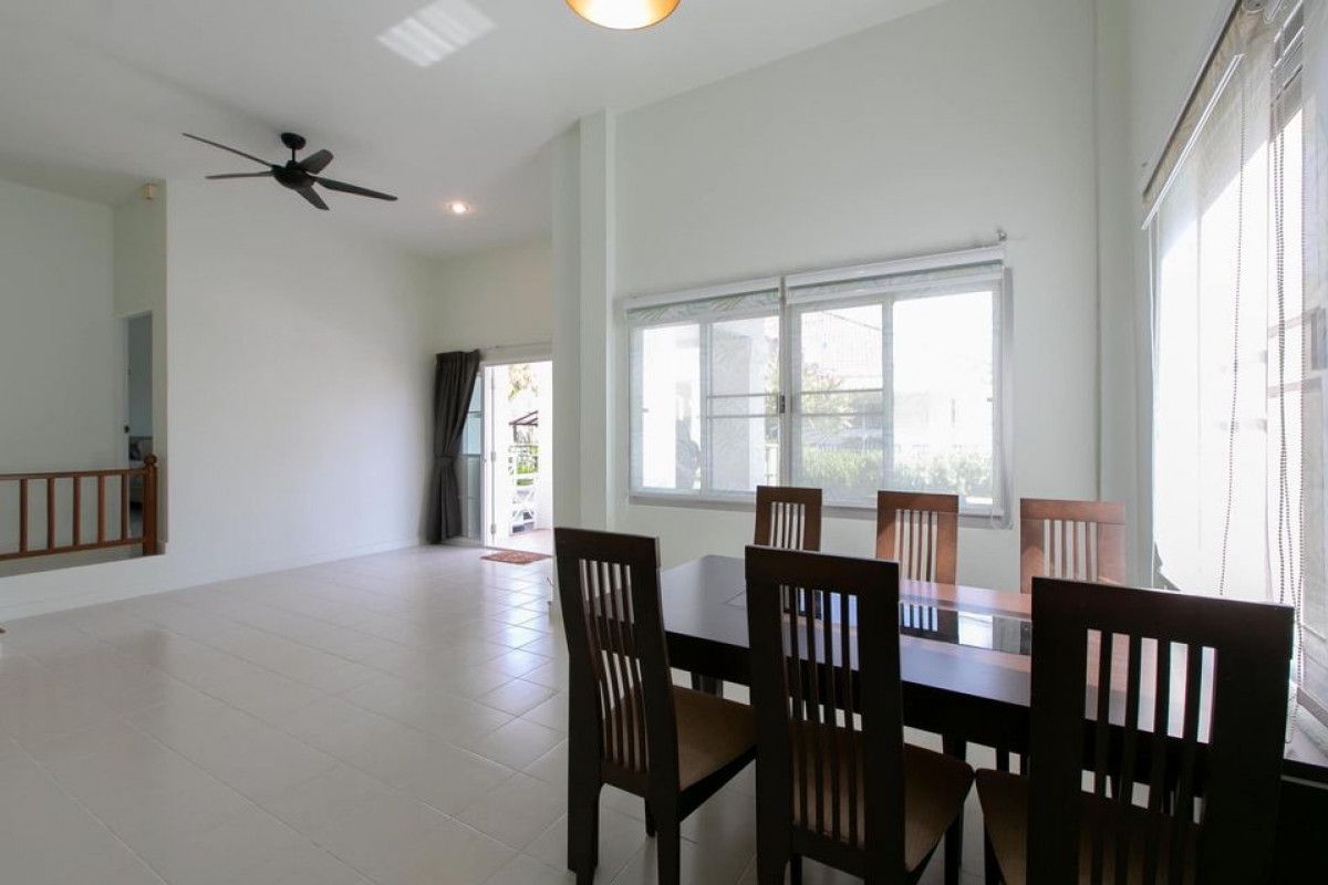 ขายบ้าน 3 ห้องนอน 2 ห้องน้ำ และมีบริเวณกว้าง พื้นที่ 78 ตารางวา