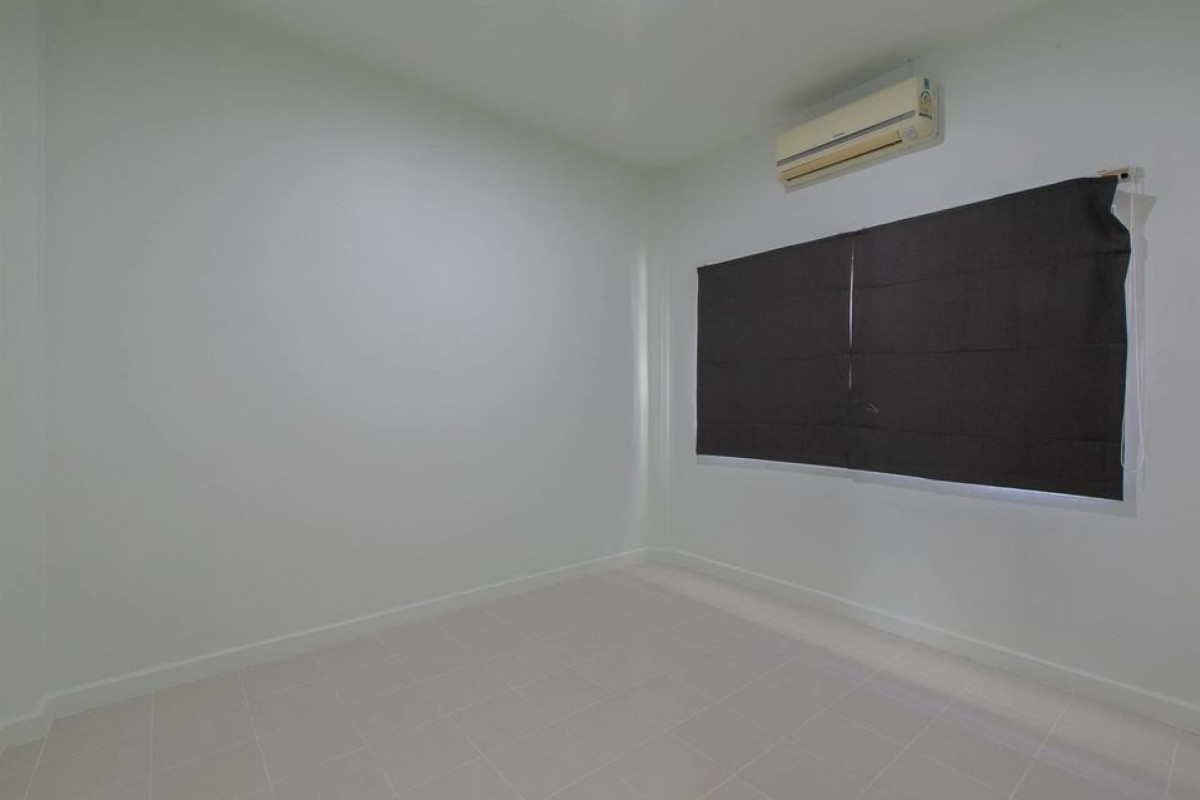 ขายบ้าน 3 ห้องนอน 2 ห้องน้ำ และมีบริเวณกว้าง พื้นที่ 78 ตารางวา