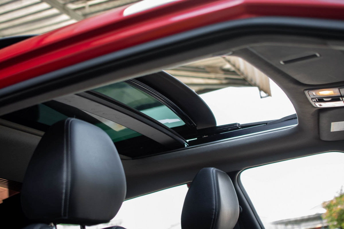 HYUNDAI VELOSTER 1.6 SPORT รถสปอร์ต เครื่องเทอร์โบ หลังคาแก้วทั้งบาน