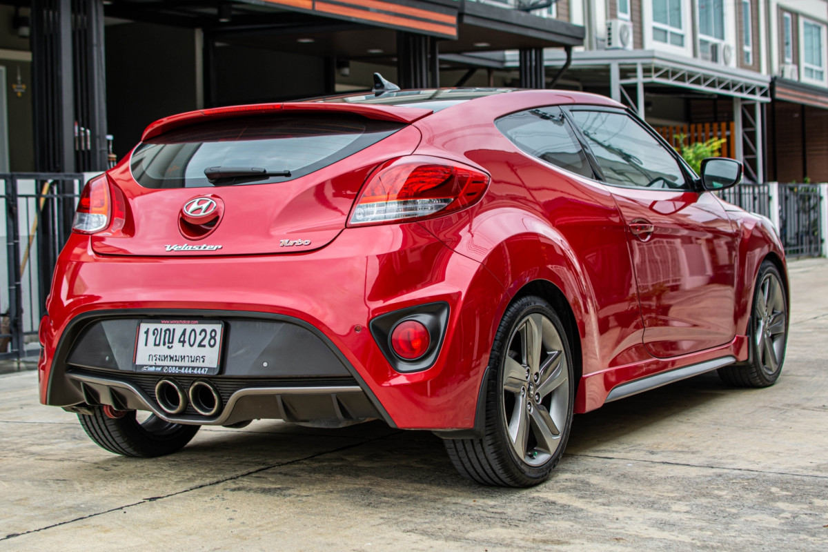HYUNDAI VELOSTER 1.6 SPORT รถสปอร์ต เครื่องเทอร์โบ หลังคาแก้วทั้งบาน