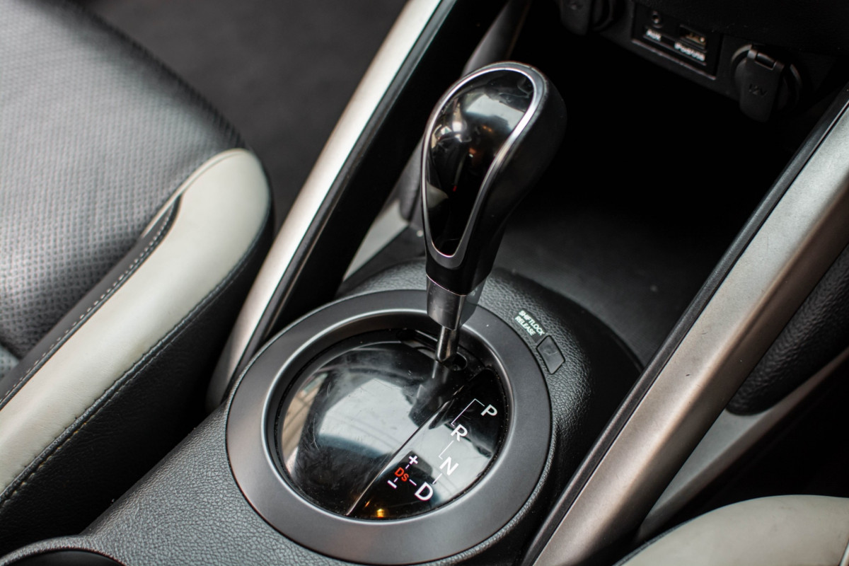 HYUNDAI VELOSTER 1.6 SPORT รถสปอร์ต เครื่องเทอร์โบ หลังคาแก้วทั้งบาน