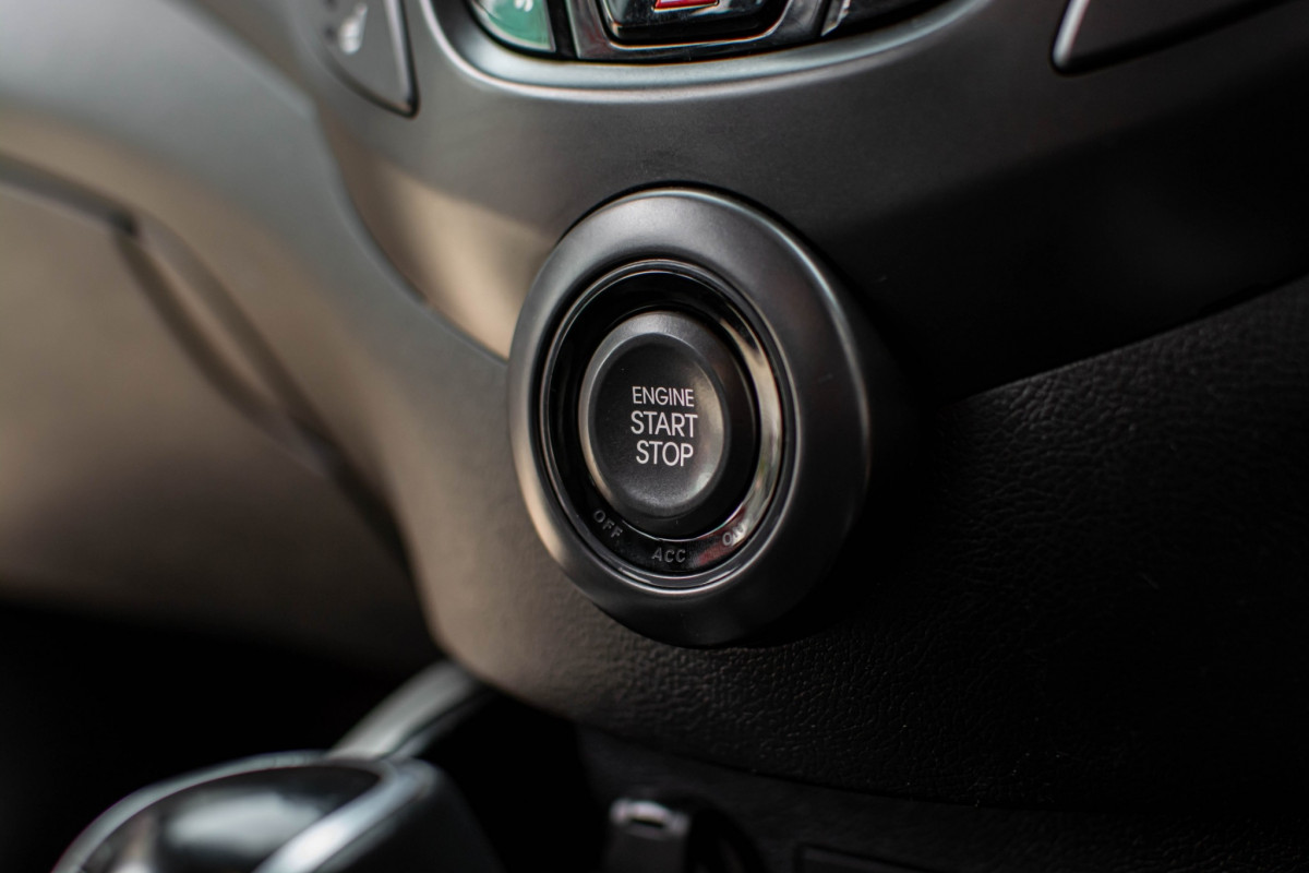 HYUNDAI VELOSTER 1.6 SPORT รถสปอร์ต เครื่องเทอร์โบ หลังคาแก้วทั้งบาน