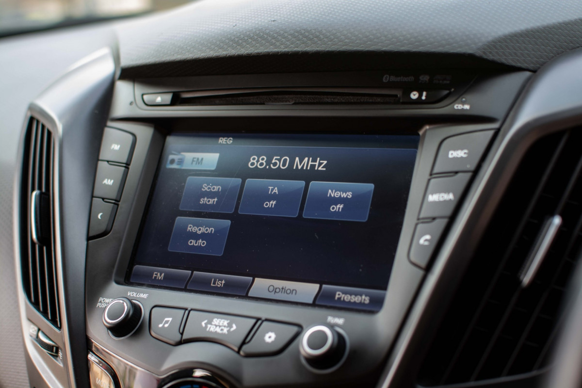 HYUNDAI VELOSTER 1.6 SPORT รถสปอร์ต เครื่องเทอร์โบ หลังคาแก้วทั้งบาน