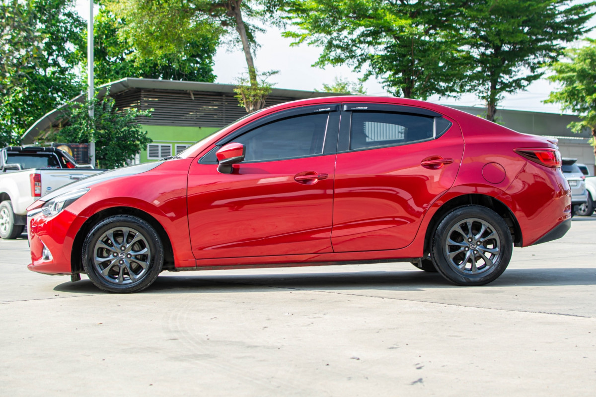 MAZDA 2 SEDAN 1.3 SKYACTIV HIGH CONNECT รถบ้าน มือเดียว ผู้หญิงขับ ไม่มีชน
