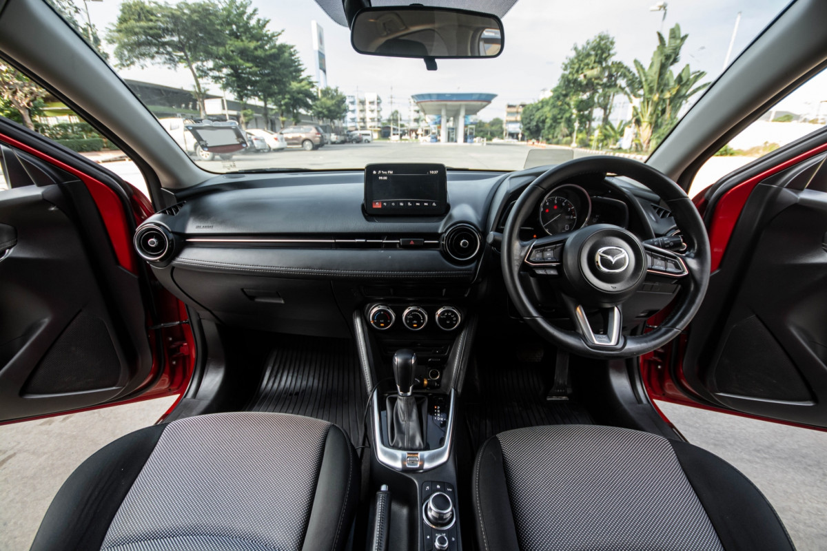 MAZDA 2 SEDAN 1.3 SKYACTIV HIGH CONNECT รถบ้าน มือเดียว ผู้หญิงขับ ไม่มีชน