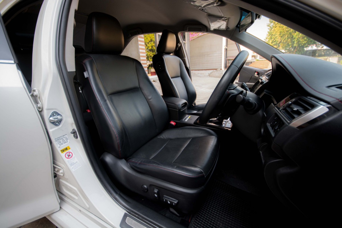 TOYOTA CAMRY 2.0G EXTREMO ไมล์แท้เช็คศูนย์ทุก 10,000 กิโล สภาพสวยกว่ารถวิ่งน้อย