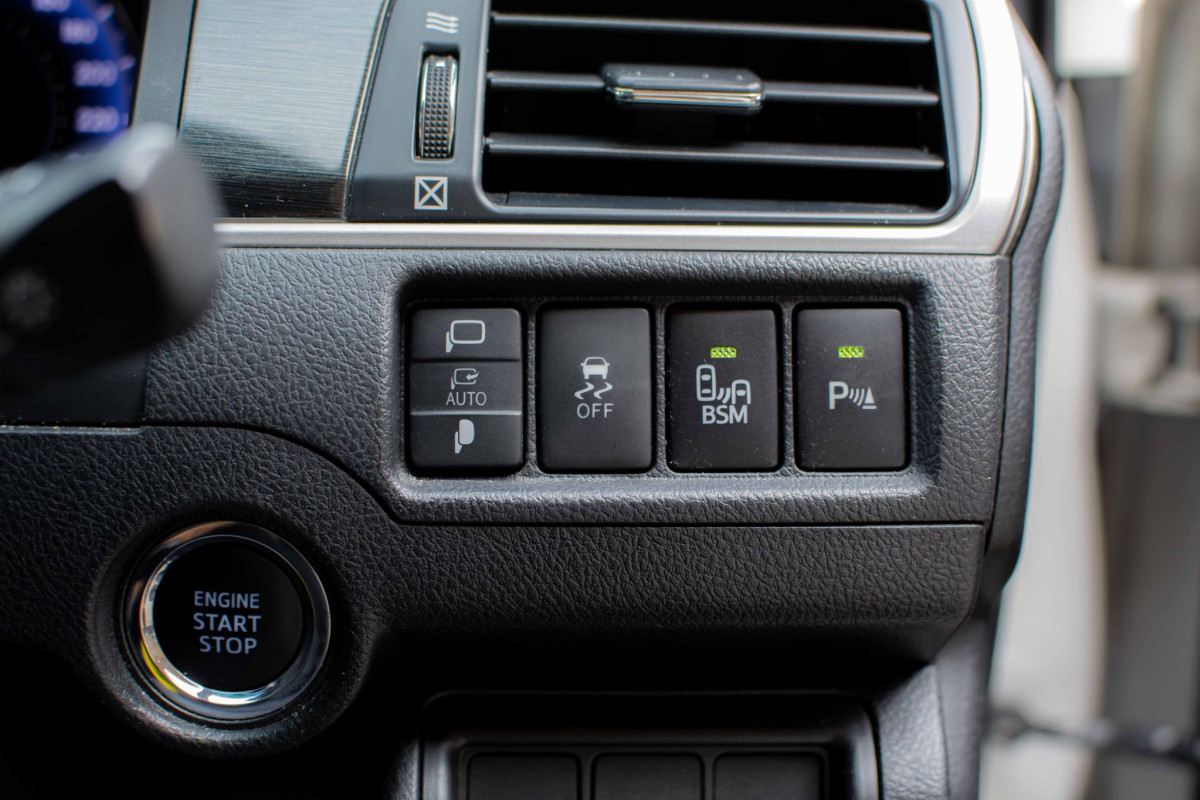 TOYOTA CAMRY 2.0G EXTREMO ไมล์แท้เช็คศูนย์ทุก 10,000 กิโล สภาพสวยกว่ารถวิ่งน้อย