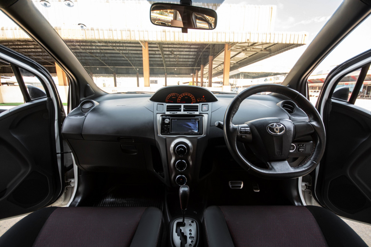 TOYOTA YARIS 1.5 G RS รถบ้านแท้ เจ้าของเก่าเป็นผู้หญิง โครงสร้างเดิม