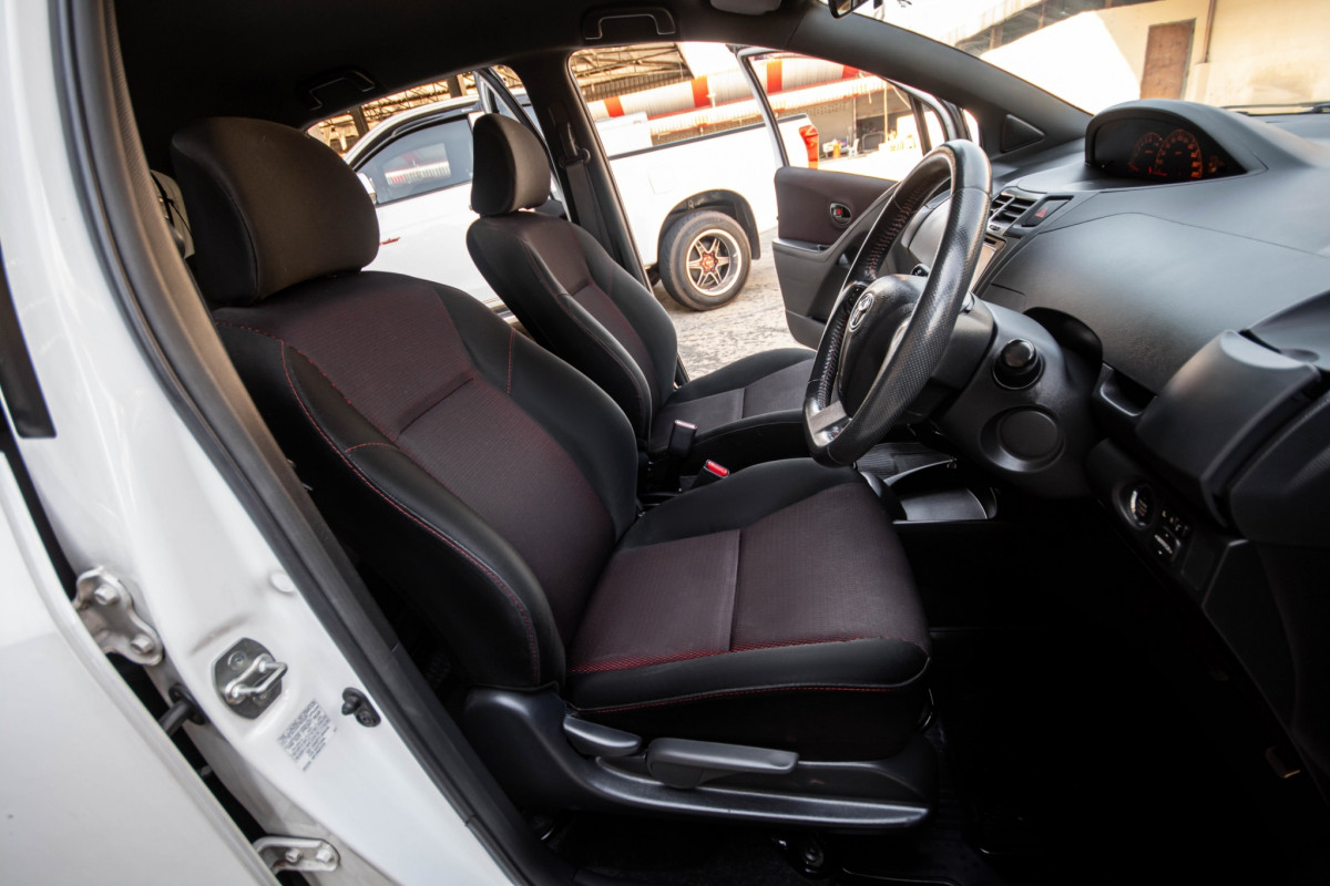 TOYOTA YARIS 1.5 G RS รถบ้านแท้ เจ้าของเก่าเป็นผู้หญิง โครงสร้างเดิม