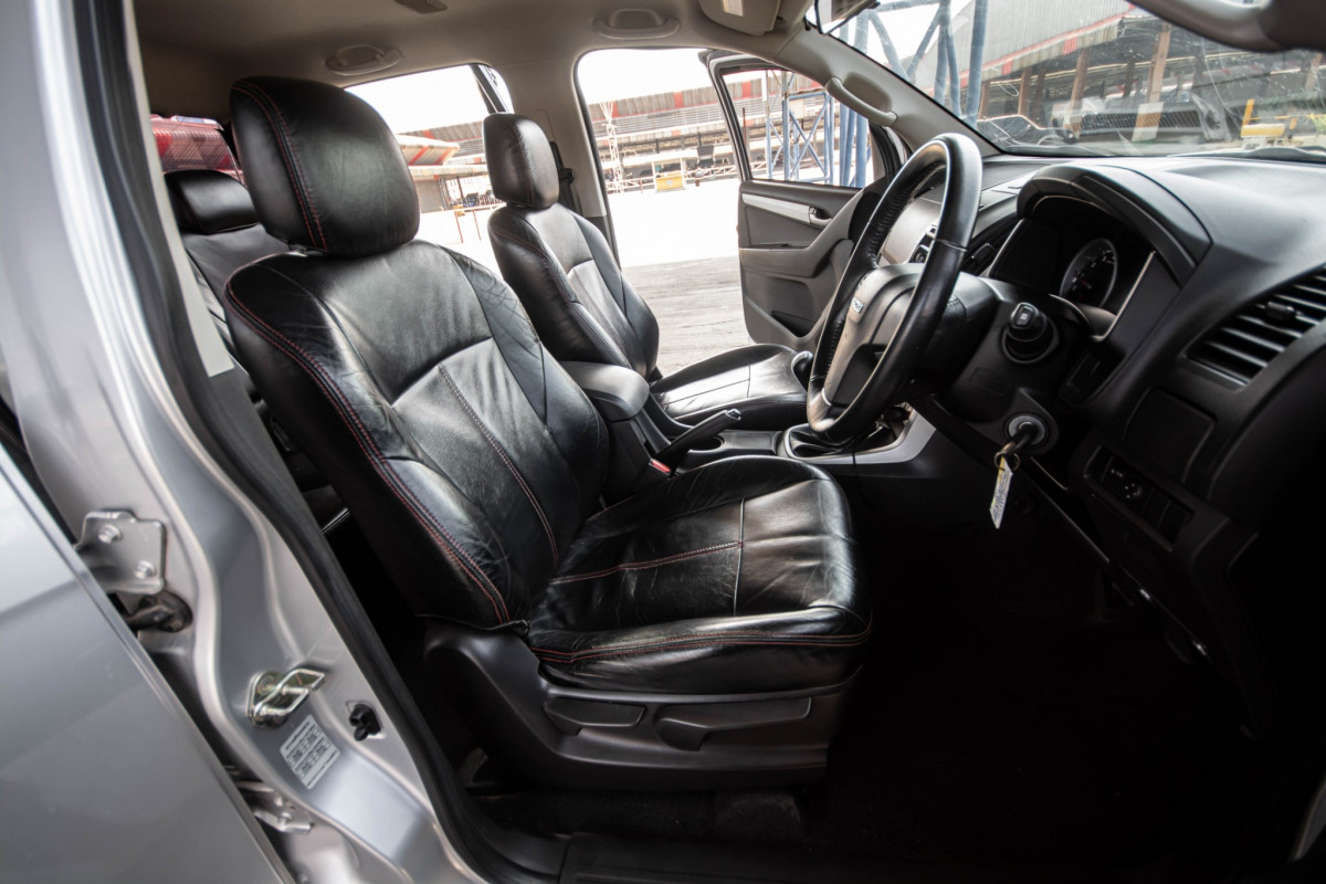 ISUZU D-MAX 1.9L DDI DOUBLE CAB HI-LANDER ไมล์แท้วิ่ง 34,800 โลเท่านั้น