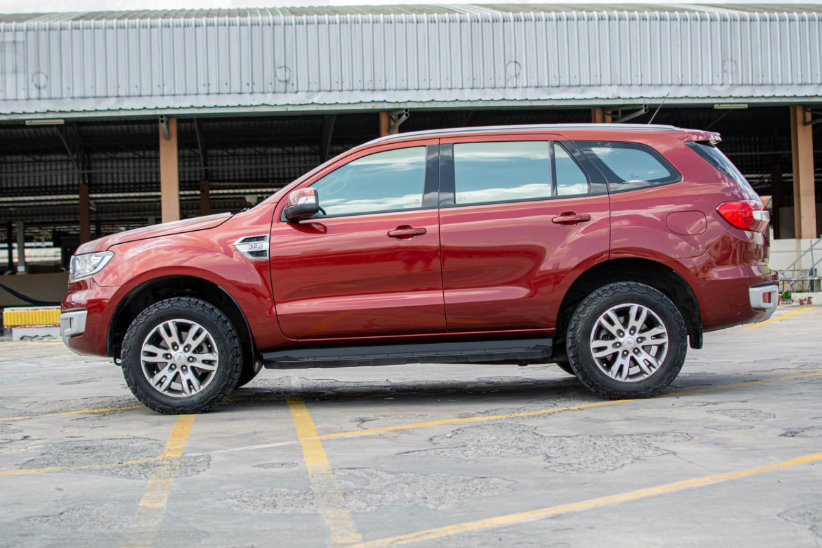 FORD EVEREST 3.2 4WD TITANIUM ตัวท็อป 4WD รถบ้านแท้ ไมล์แท้
