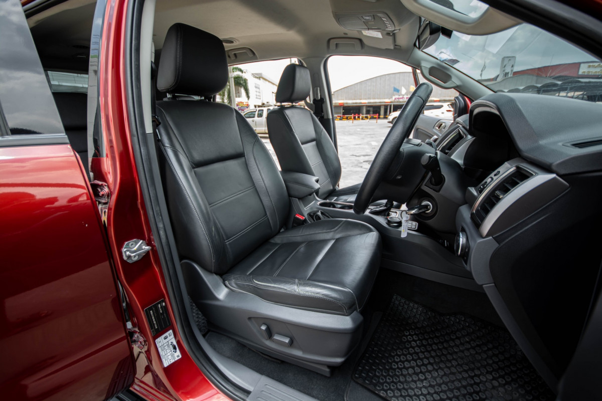 FORD EVEREST 3.2 4WD TITANIUM ตัวท็อป 4WD รถบ้านแท้ ไมล์แท้