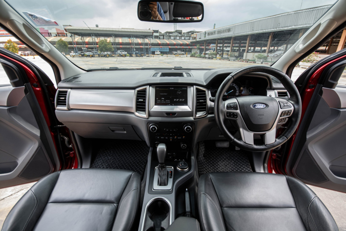 FORD EVEREST 3.2 4WD TITANIUM ตัวท็อป 4WD รถบ้านแท้ ไมล์แท้