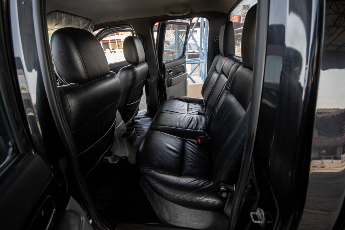 FORD RANGER 2.5XLT TDCI 4 ประตู รถบ้านมือเดียว ใช้งานถนอมมากๆ ส่งฟรีทั่วประเทศ