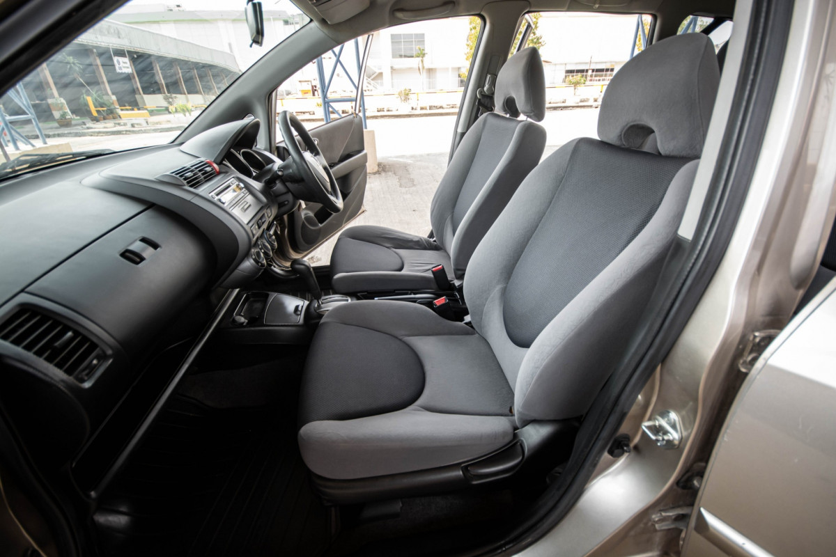 HONDA JAZZ GD 1.5E รถมือเดียวของจริง สวยสภาพดีมาก เครื่องเกียร์พร้อมใช้งานเลย