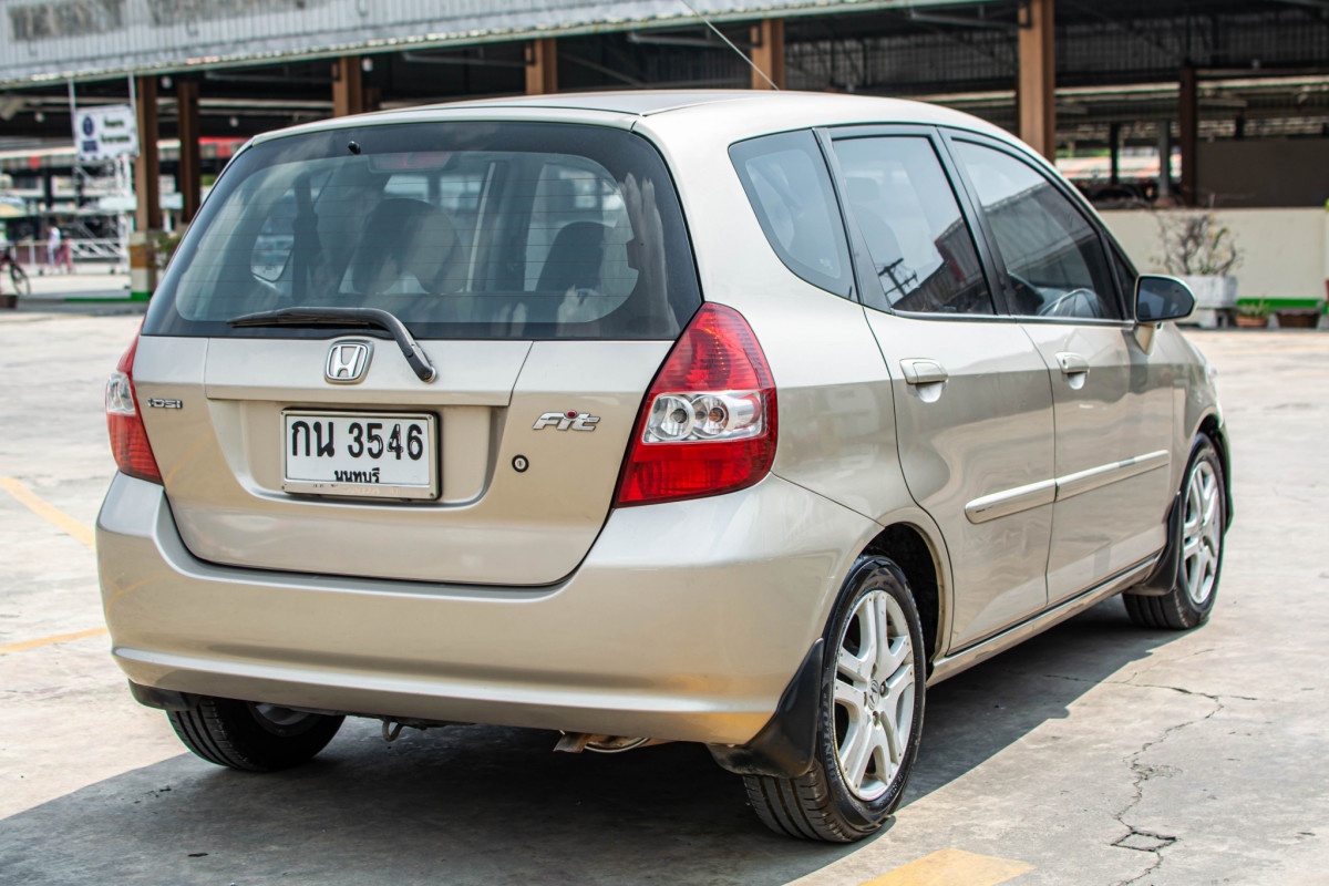 HONDA JAZZ GD 1.5E รถมือเดียวของจริง สวยสภาพดีมาก เครื่องเกียร์พร้อมใช้งานเลย