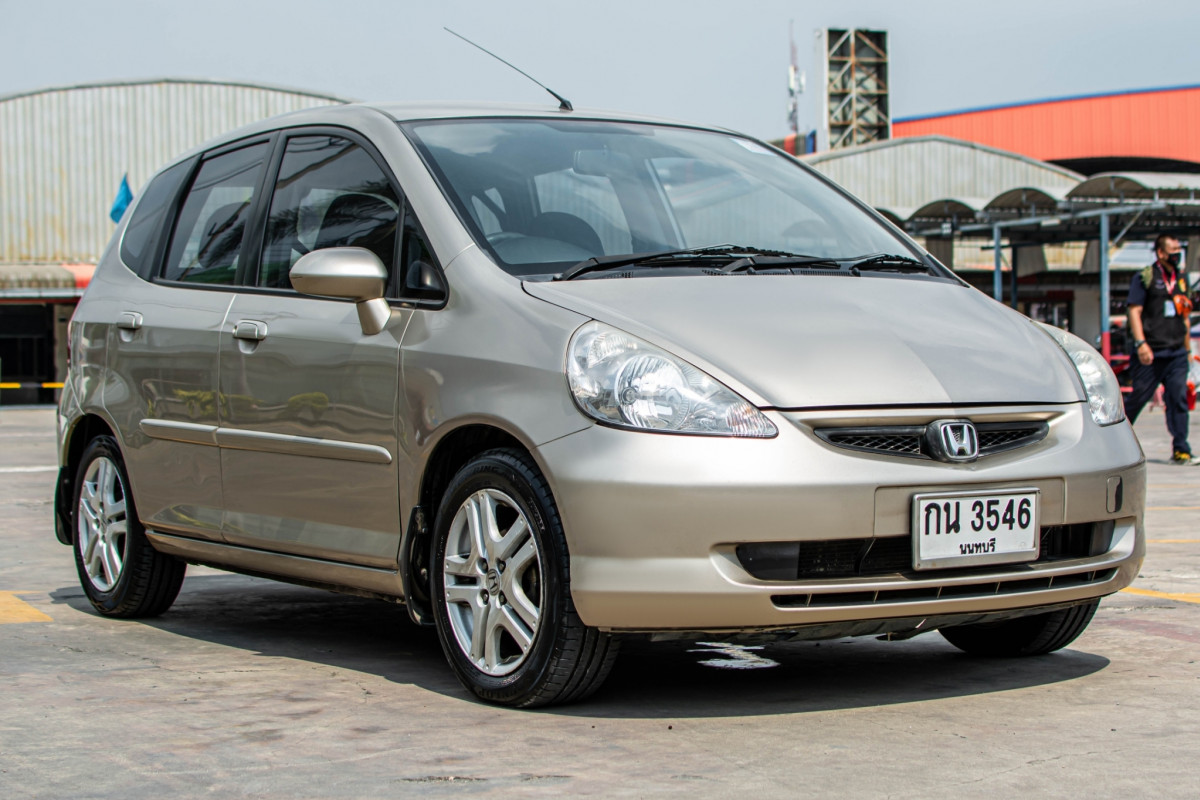 HONDA JAZZ GD 1.5E รถมือเดียวของจริง สวยสภาพดีมาก เครื่องเกียร์พร้อมใช้งานเลย