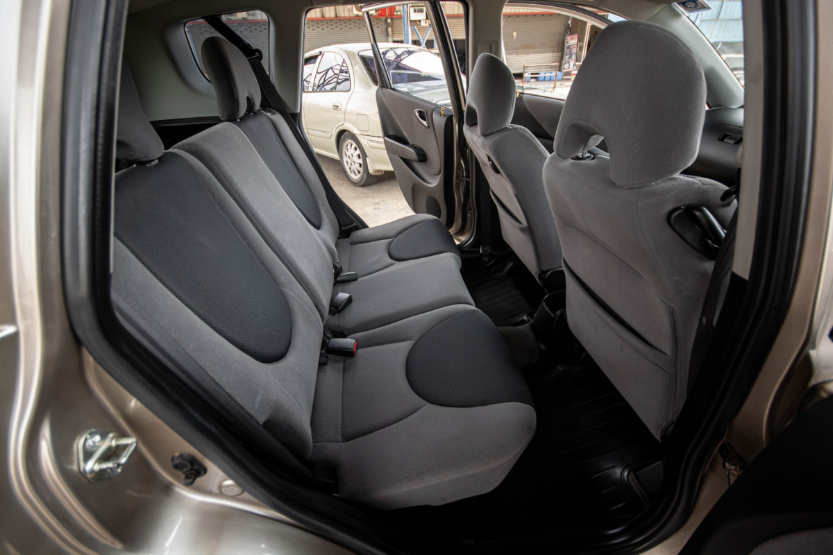 HONDA JAZZ GD 1.5E รถมือเดียวของจริง สวยสภาพดีมาก เครื่องเกียร์พร้อมใช้งานเลย