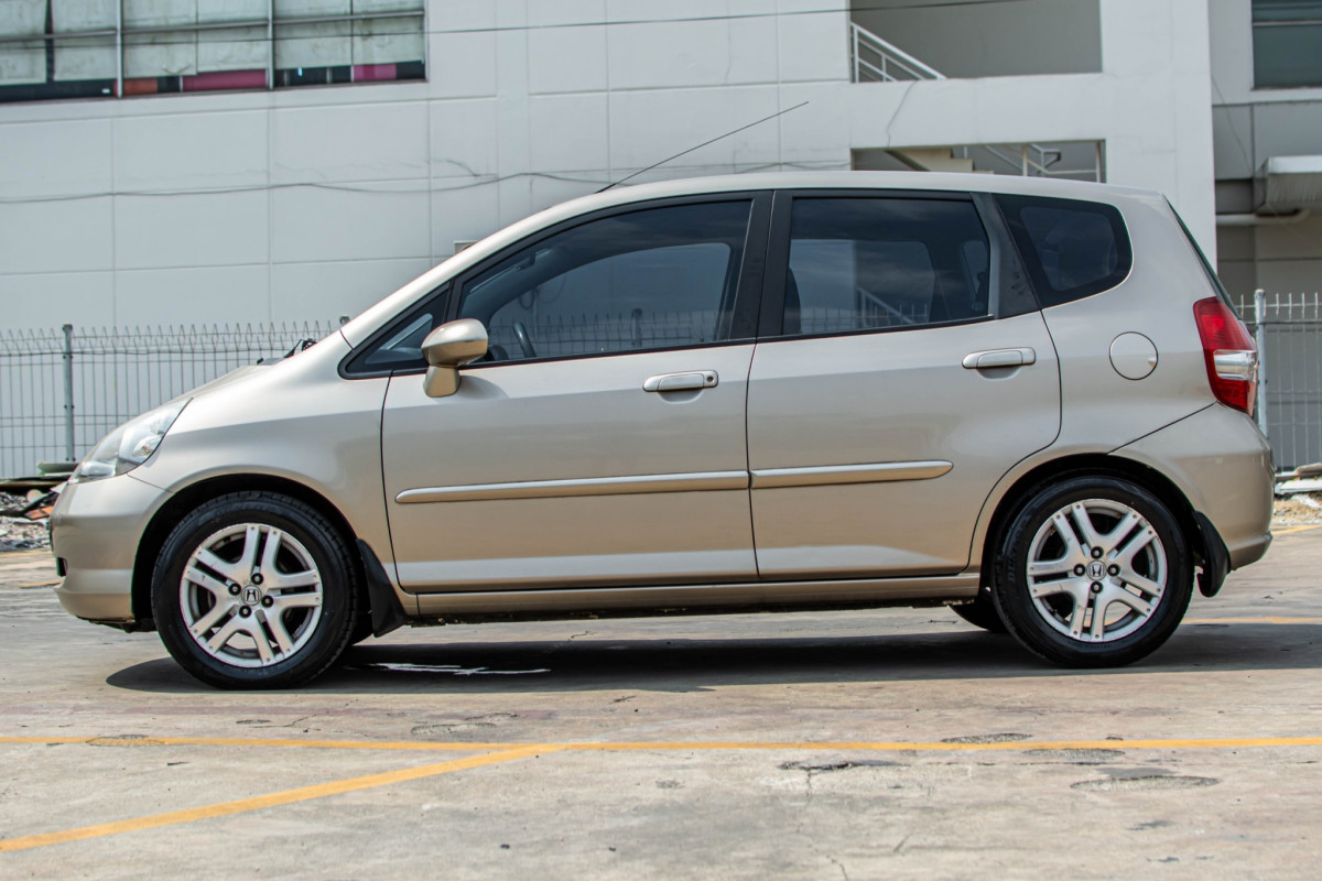 HONDA JAZZ GD 1.5E รถมือเดียวของจริง สวยสภาพดีมาก เครื่องเกียร์พร้อมใช้งานเลย