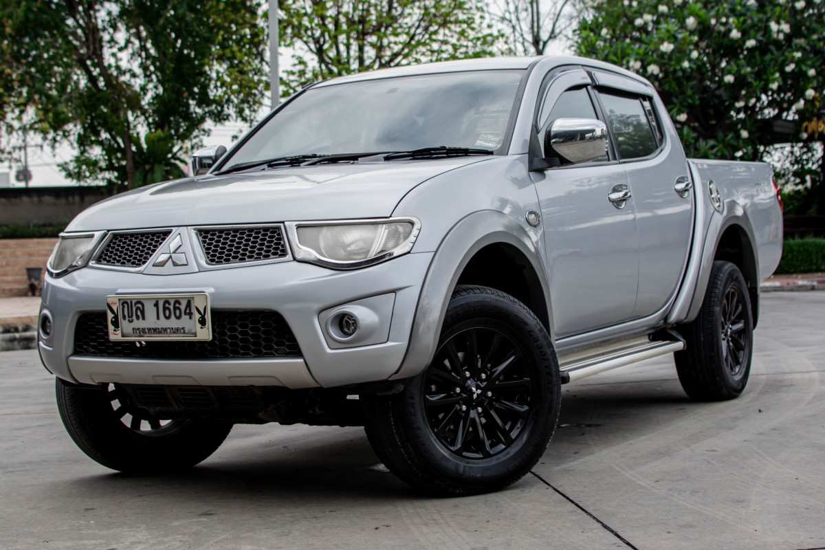 MITSUBISHI TRITON 2.4 GLS PLUS 4ประตู เบนซิน รถบ้าน ไมล์แท้ โครงสร้างสวยๆเดิมๆ