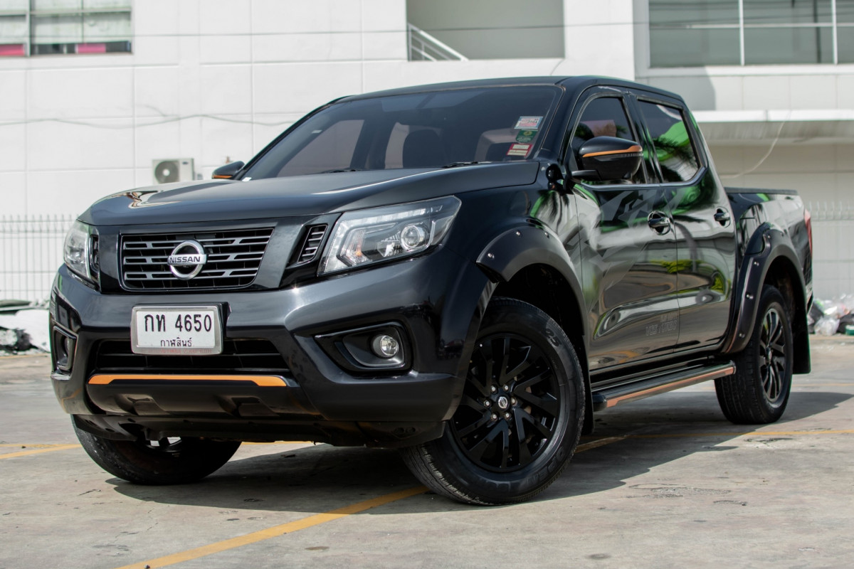 NISSAN NAVARA NP300 2.5EL BLACK EDITION เกียร์ออโต้ตัวแต่งลายพิเศษรับประกัน 1 ปี