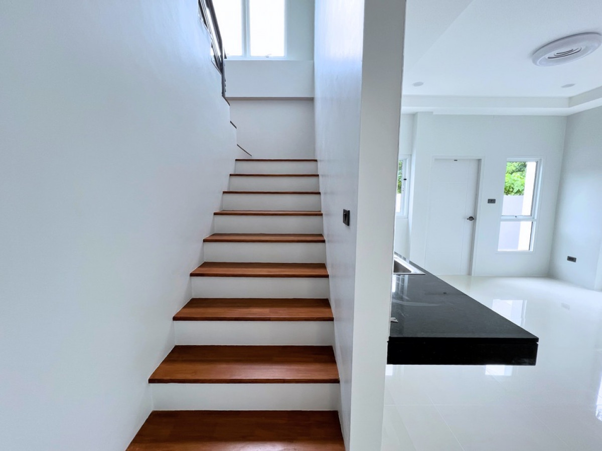 Private Modern House For Sale ขายบ้านสร้างใหม่ตกแต่งสวย ตั้งอยู่ในสนามกอล์ฟ